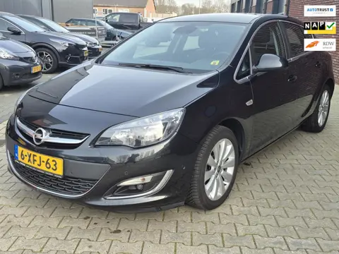 Opel Astra 1.4 Turbo Cosmo navi / led/trekhaak/ garantie