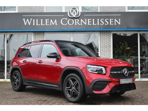 Mercedes-Benz GLB 200 AMG-Line Trekhaak Pano Sfeer Elektr. Stoelen