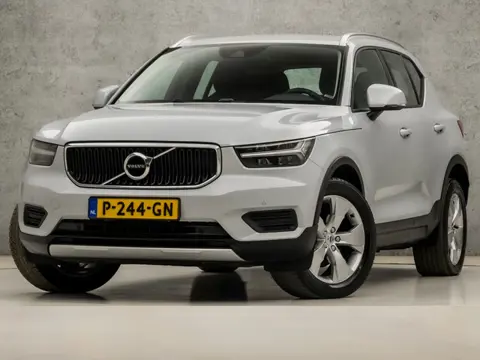 Volvo XC40 1.5 T2 Momentum Sport Automaat (APPLE CARPLAY, GROOT NAVI, STUUR/STOELVERWARMING, CAMERA,