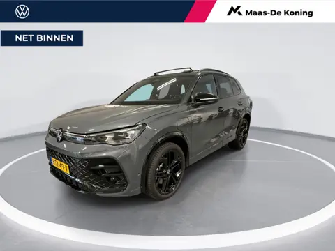 Volkswagen Tiguan 1.5 eHybrid 204pk DSG R-Line Edition · Panoramadak · 360 Camera · Inklap. Trekhaak