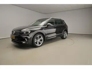 Volkswagen Tiguan 1.5 TSI ACT Highline Business R | Trekhaak | Pano | HUD | Stoelverwarming