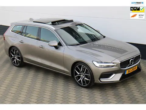 Volvo V60 2.0 T5 Inscription Pano Trekhaak Carplay HUD NAP!!