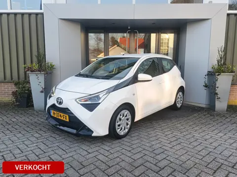 Toyota Aygo 1.0 VVT-i x-play | Airco | Camera | Carplay | Android | Centrale deurvergrendeling |