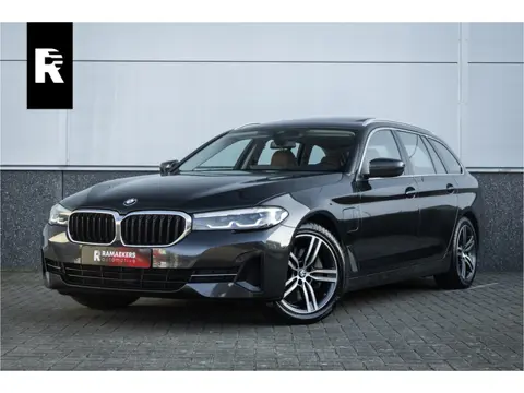 BMW 5 Serie Touring 530e Panoram / Camera / Leder / Elec stoelen /
