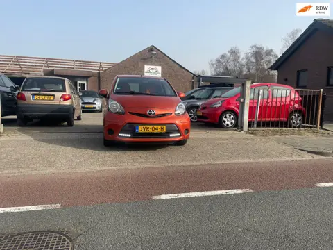 Toyota Aygo 1.0 VVT-i Dynamic Orange