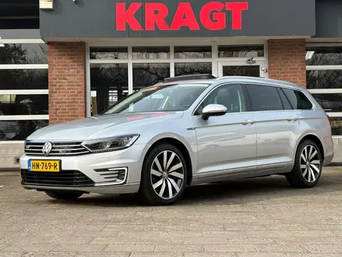Volkswagen Passat Variant Highline 1.4 TSI GTE - Panodak - LED - Trekhaak - adapt. cruise - zeer com