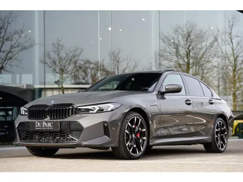 BMW 3-serie 330e Panoramadak / M-Pakket