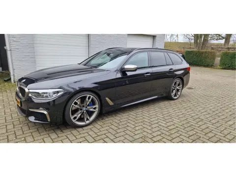 BMW 5 Serie Touring M550d 400pk xDrive High Executive M-Sportpakket / Led-Koplamp/ Leder/ Sport-Stoe