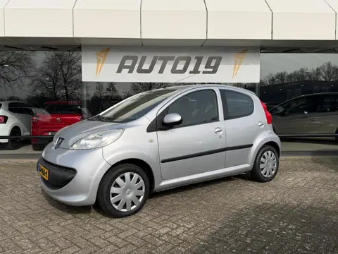 Peugeot 107 1.0-12V XR
