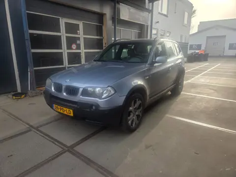 BMW X3 2.5i Executive Rijdt schakelt top