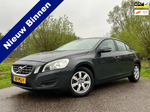 Volvo S60 1.6 T4 Kinetic Automaat / 2e Eigenaar / Navigatie / Clima / Trekhaak / Goed Onderhouden / 