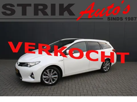 Toyota Auris Touring Sports 1.8 Hybrid Executive - TREKHAAK - PANORAMADAK - CAMERA - 1e EIGENAAR