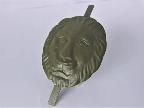 Helmplaat,Belgie,WWII,Leeuw,M1931