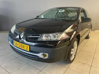 Renault Mégane 1.6-16V Tech Line Zeer nette leuke auto, helaas komt schermpje niet omhoog, multimedi