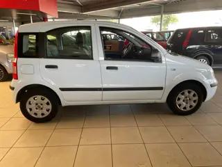 Fiat Panda 1.2 Active Nette auto, wordt geleverd met nieuwe APK deukje linksvoor is hersteld.