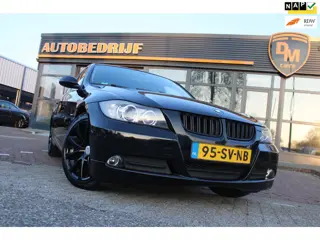 BMW 3-serie 318i Sport-Line | Automaat | Carplay | Angel-Eyes | Remus |