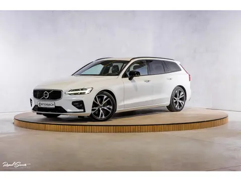 Volvo V60 2.0 T5 R-Design | Zwenkbare trekhaak | Memory | Cruise control | Apple carplay |