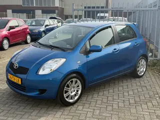 Toyota Yaris 1.3 VVTi Sol 87PK 5 DEURS! NL AUTO NAP! AIRCO l MTF-STUUR l ELEK PAKKET l TREKHAAK l 16