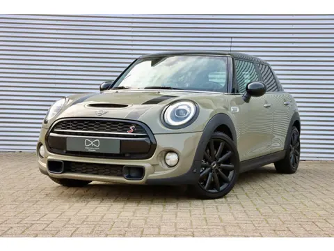 Mini Mini 2.0 Cooper S | NAVIGATIE | CAMERA | CRUISE CONTROL | STOELVERWARMING