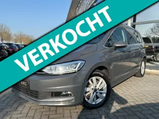 Volkswagen Touran 1.5 TSI Highline | 7 Persoons | Trekhaak | Pano | Stoelverwarming | Camera | LMV |