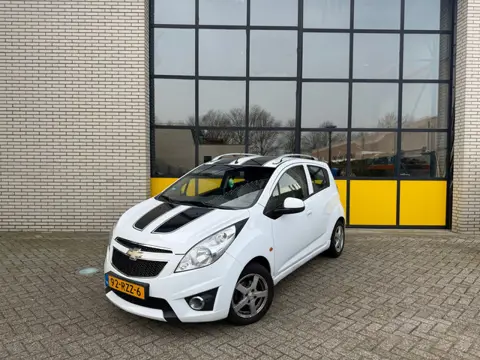 Chevrolet Spark LS+ Bi-Fuel, Fietsenrek, leer, navi TomTom en zomer en winterbanden