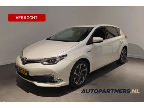 Toyota Auris 1.8 Hybrid Trend - Parelmoerlak - Cruise - Camera - Sensoren voor/achter - 17"