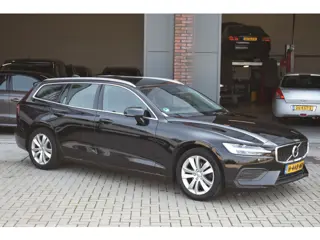 Volvo V60 2.0 D4 Momentum (bj 2020, automaat)