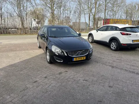 Volvo V60 1.6 T4 Momentum LEER STOELVERWARMING (bj 2011)