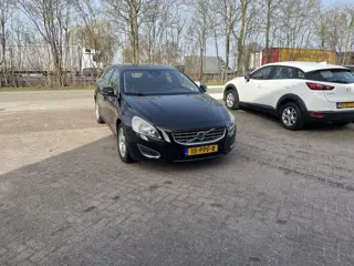 Volvo V60 1.6 T4 Momentum LEER STOELVERWARMING (bj 2011)