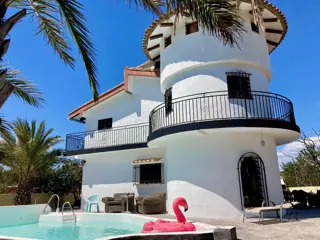 Te huur sfeervolle grote villa met zwembad Macastre Valencia