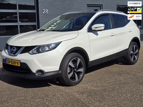 Nissan Qashqai 1.6 Connect Edition 163PK PANO TREKHAAK CAMERA