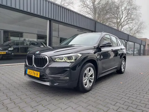 BMW X1 XDrive25e Head up display Navi Clima Cruise PDC Achteruitrij camera Trekhaak 17 inch Automati