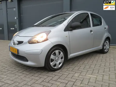 Toyota Aygo 1.0-12V kleine zuinige 5 deurs auto