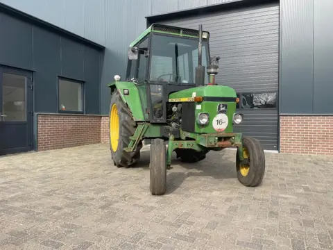 John Deere 2030 tractor met stuurbekrachtiging en kenteken