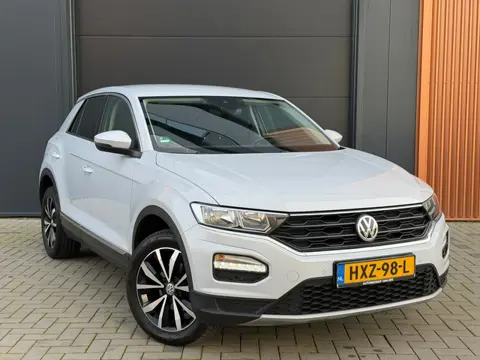 Volkswagen T-ROC 1.0 TSI Style | stoelverwarming, Apple CarPlay, trekhaak, climate control, parkeers