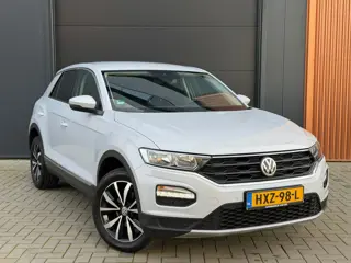 Volkswagen T-ROC 1.0 TSI Style | stoelverwarming, Apple CarPlay, trekhaak, climate control, parkeers