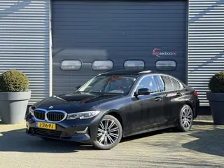 BMW 3-serie 320i High Executive | Panoramadak | Camera | Lederen Bekleding | Stoelverwarming | Sport