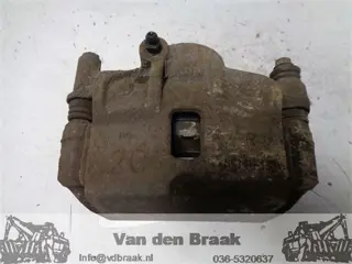 Hyundai i10 1.1 16V 2008-2013 Remklauw rechts voor