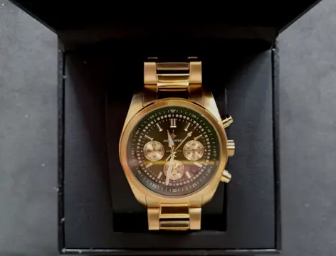 Nieuw in doos ALPHA SIERRA heren horloge goudkleur