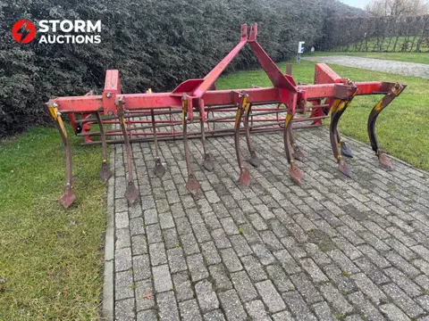 Cultivator vaste tand met aandrukrol