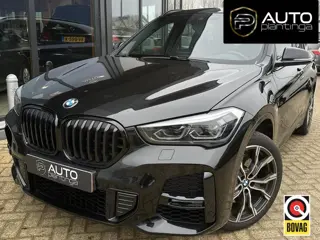 BMW X1 xDrive25e | PANO | 19" | HUD | H&K | 1ste Eigenaar | LED | FULL OPTION! | Dealer Onderhouden!
