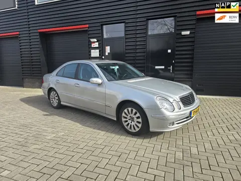 Mercedes-Benz E-klasse 240 Avantgarde | NAVI | XENON | PDC | CRUISE | ELEC. PAKKET