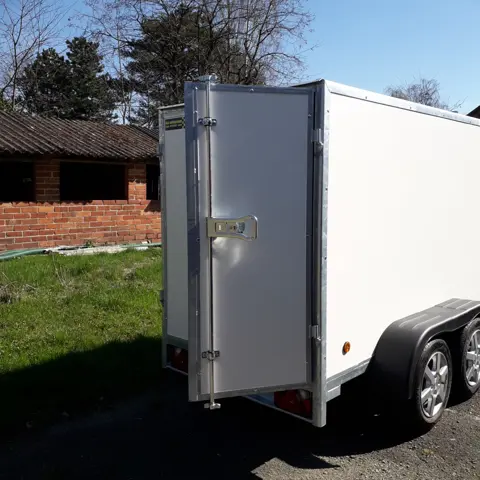 gesloten aanhangwagen