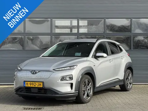HYUNDAI KONA EV FASHION 64 KWH I 3 FASE I 100% SOH I APPLE CARPLAY I P-CAMERA