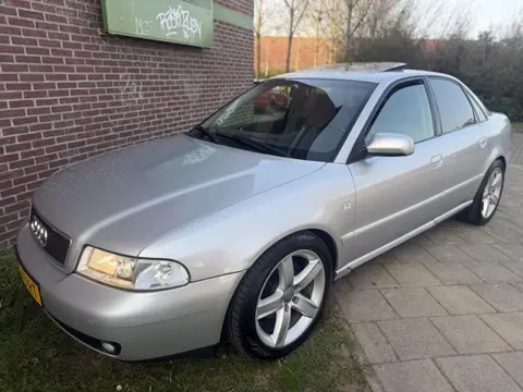 Audi A4 Limousine 2.4 V6 QUATRO*2000*Ecc|Xenon|Cruise|O-dak
