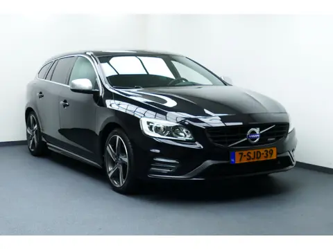 Volvo V60 1.6 T3 R-Design. Half Leer, StoelVerw, Navi, 18"LMV, PDC V+A, Haak 1600kg