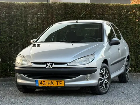Peugeot 206 1.6-16V XT | INRUILKOOPJE | AUTOMAAT | NWE APK | RIJDT NEW!