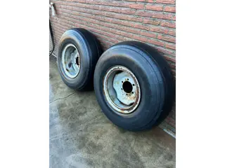 Pirelli 13.00x20 6-gaats wielen