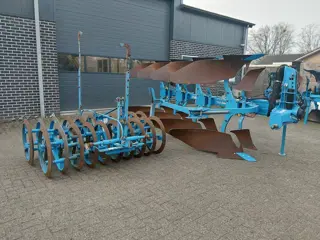 Lemken Juwel 7 4 schaar ploeg met Variopack vorenpakker 45 graden ringen