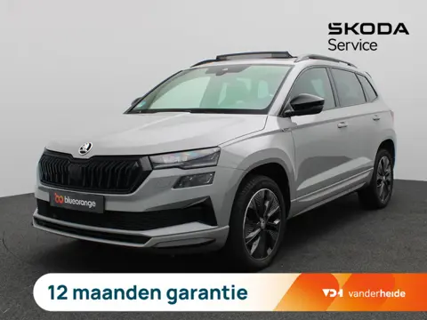 Skoda Karoq 1.5 TSI ACT Sportline Business 150PK Facelift, Pano-Schuifdak, Trekhaak, 18" LM Velgen, 
